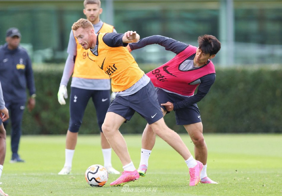 在中场轮转 在中场轮转